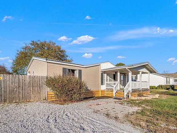 3rd image of 640 Lagoon Oaks Cir
