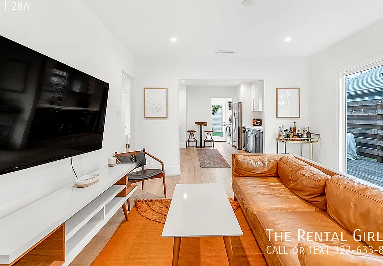 1154 N Alexandria Ave — Photo 9