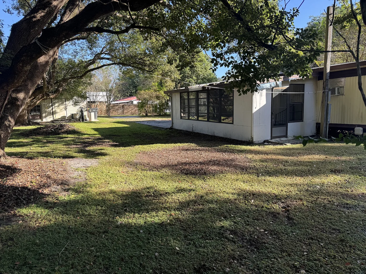 1724 Oakland Road West - 1 — Photo 1