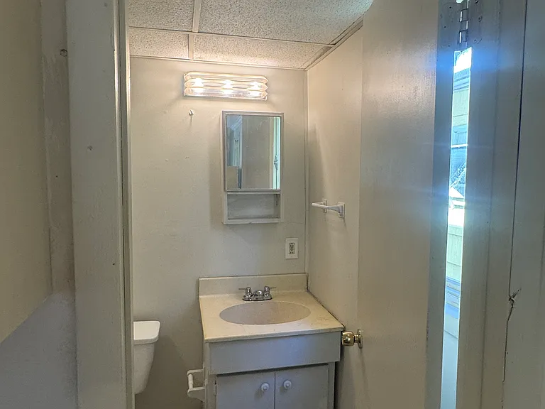 801 Oliver St — Photo 3