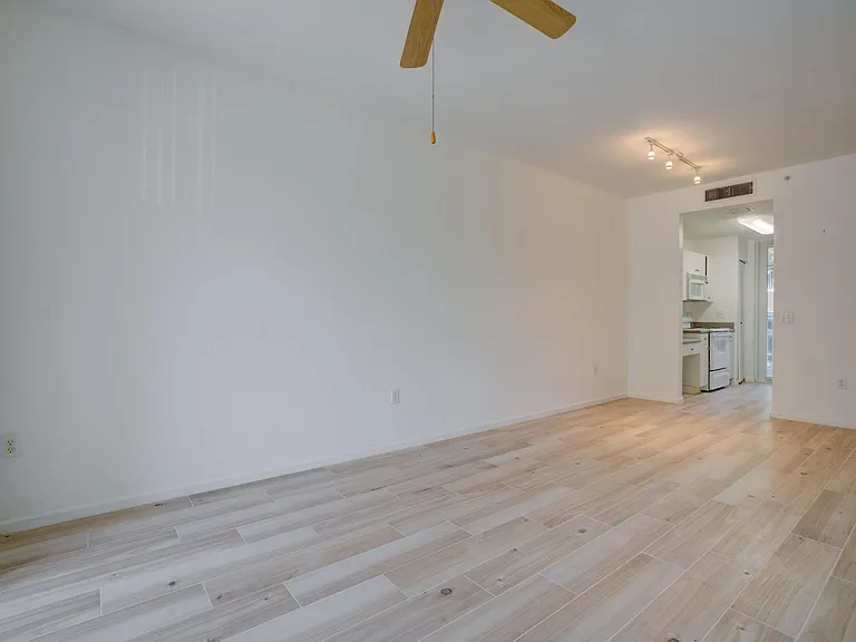 1136 Town Center Dr #11 — Photo 16