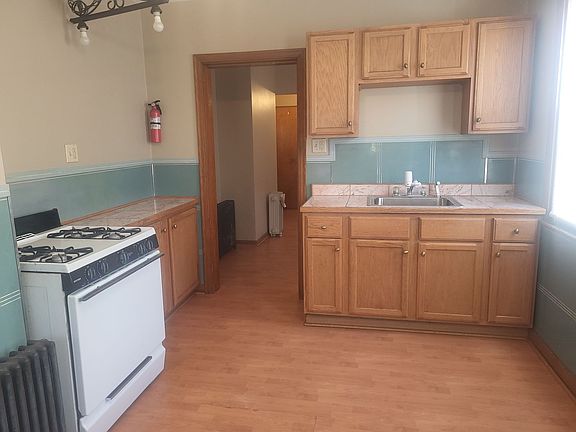 4th image of 179 S 16th St Floor 2