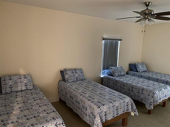 5th image of 327 Martin Ln