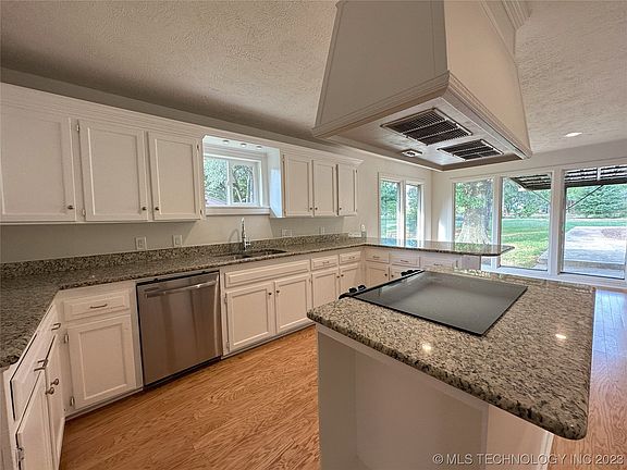 5th image of 111 Lynn Haven Dr