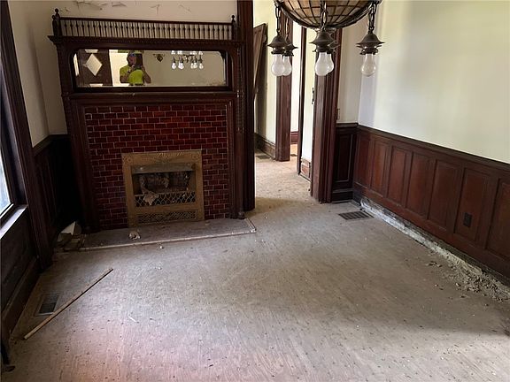 4th image of 655 Brown Ave