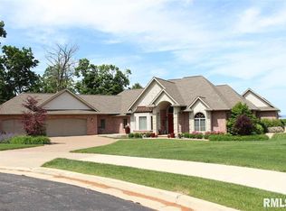 305 W Timber Ridge Dr, Peoria, IL 61615