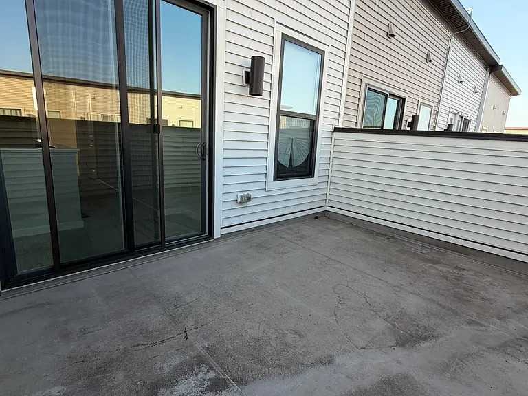 2560 Nicholson St — Photo 22