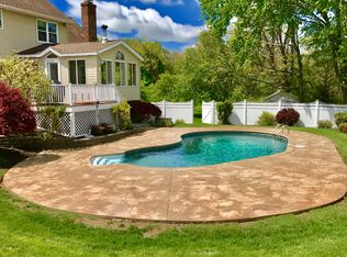 2 Wellington Court Dr, Danbury, CT 06811