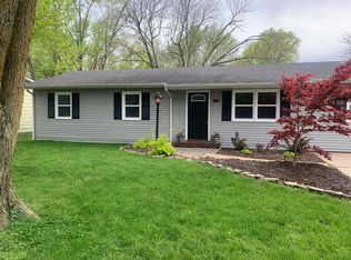 101 Sunset Ln, Centralia, MO 65240