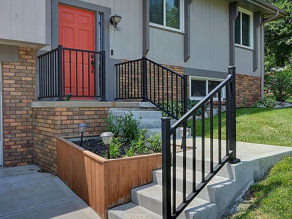 2nd image of 901 Claudine Ave