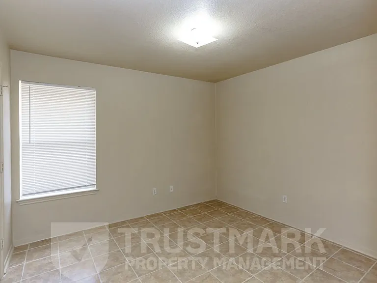 932 Maplewood St #B — Photo 13