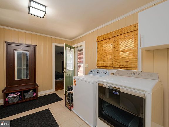 5th image of 102 Edward St