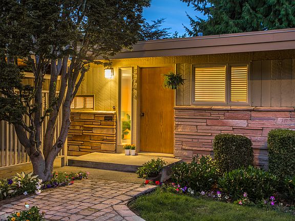 4th image of 3646 Arapahoe Pl W