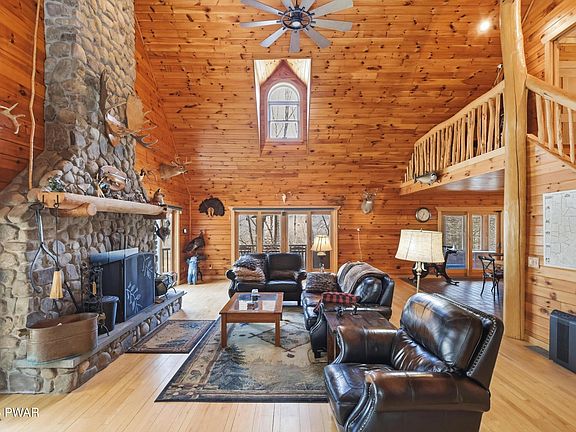 7th image of 992 Winterdale Rd