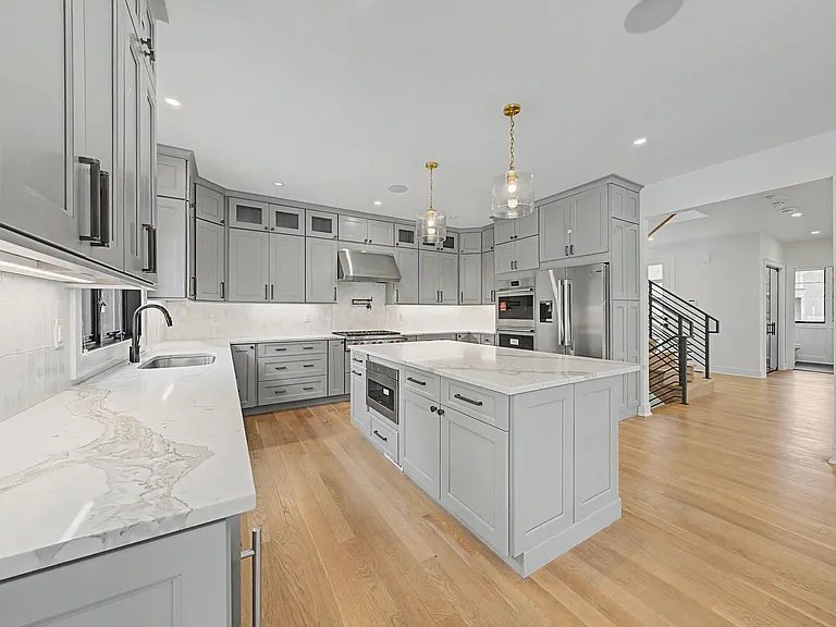 67 Westervelt Pl — Photo 39