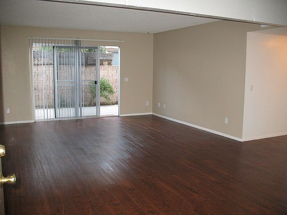 2nd image of 901 Oxford Dr