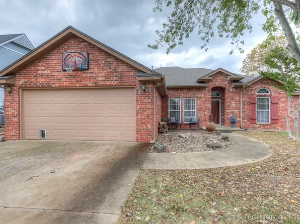 13810 S Nyssa Ct, Glenpool, OK 74033