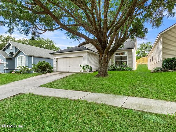 3rd image of 12027 HARBOUR COVE Drive S