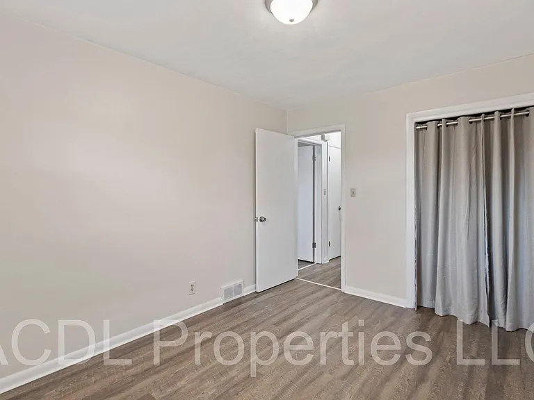 1564 S 74th St — Photo 15