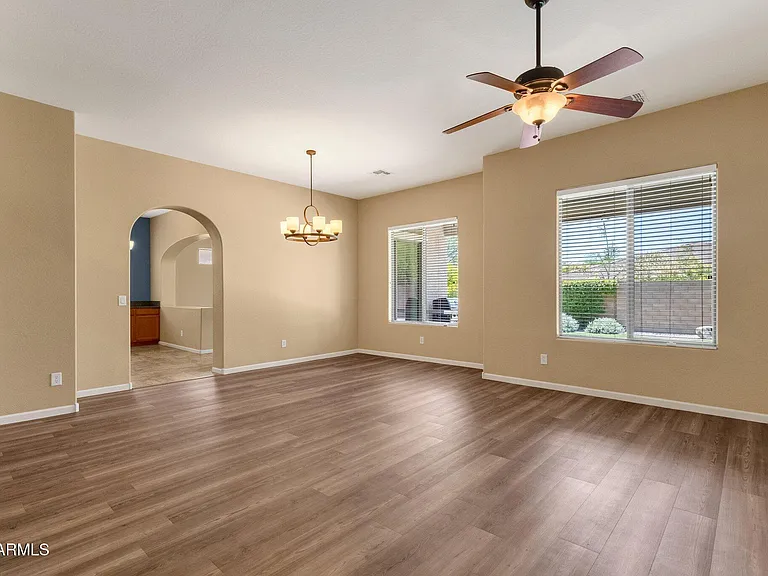 2403 E Robb Ln — Photo 7