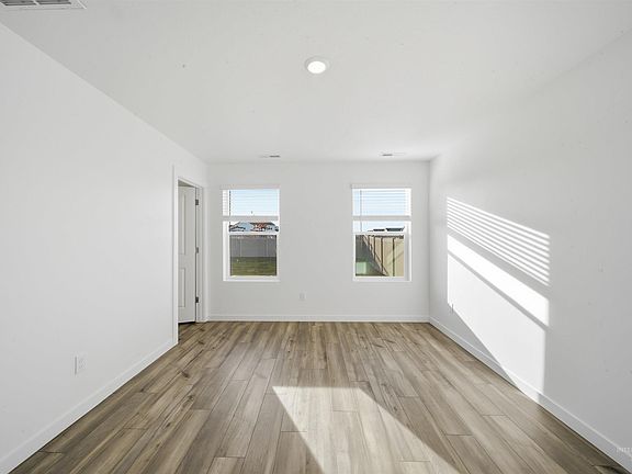 4th image of 18423 N Sparkleberry Ave