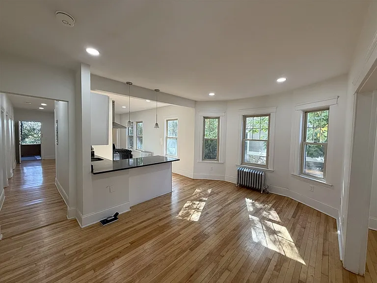 33 Richards St #2 — Photo 3