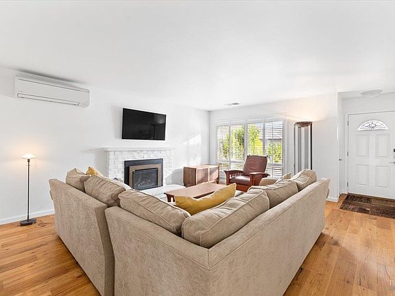 5th image of 1421 Oak Circle