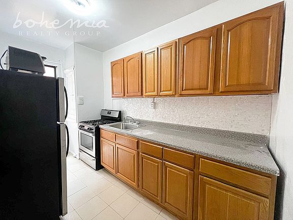 3rd image of 37 Payson Ave APT 4F