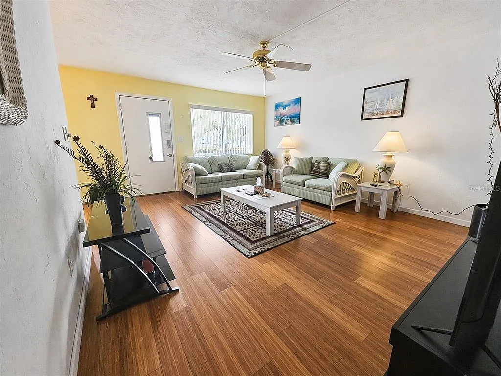 2 bed, 1.0 bath, 874 sqft, $1,500 — Photo 2