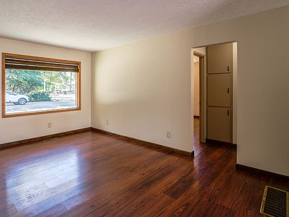 4th image of 8704 NE 10th St