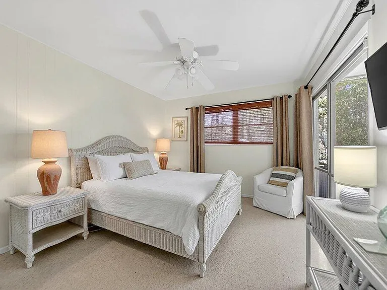 262 SE Monterey Ave — Photo 30