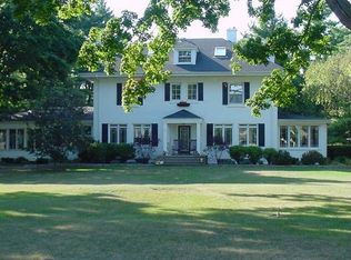 140 Pomeroy Ave, Crystal Lake, IL 60014