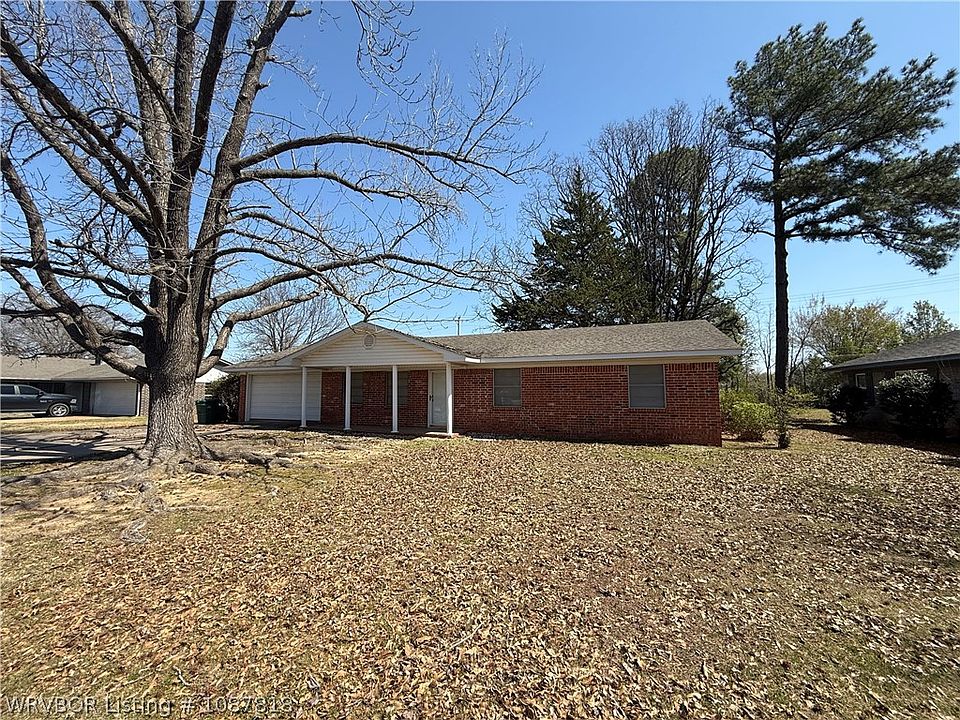 1st image of 306 S McGee Dr