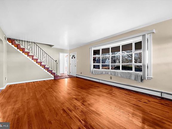 3rd image of 303 Perry St