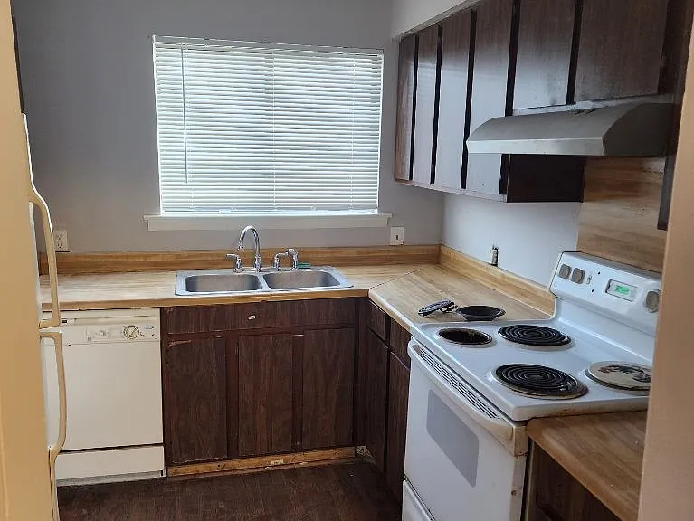 Fox Run Apartments — Photo 2