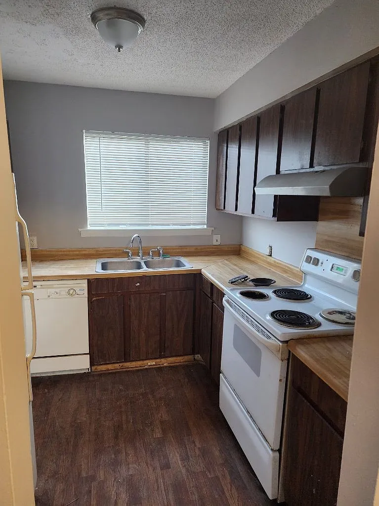 Building Photo - Fox Run Apartments