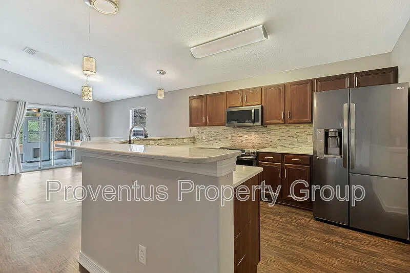 3 bed, 2.0 bath, 1908 sqft, $2,250 — Photo 3