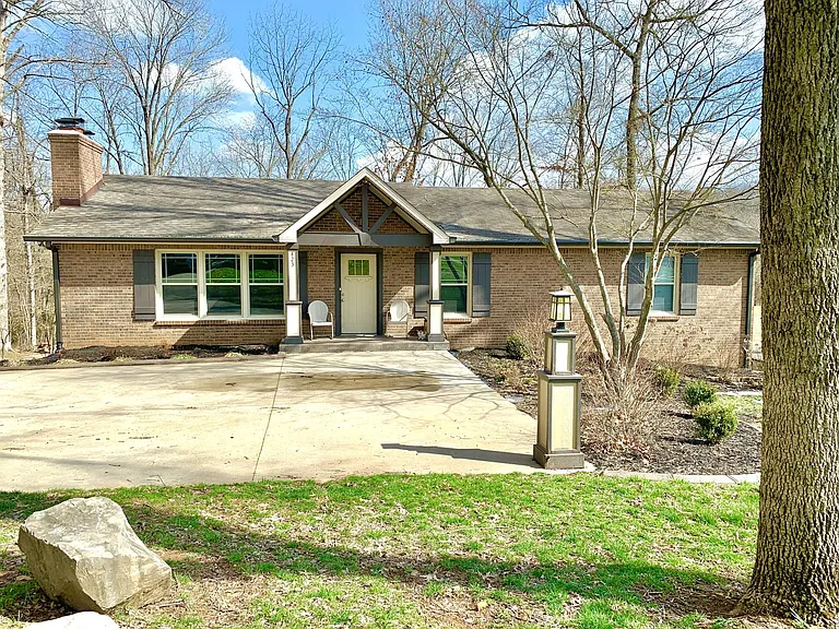423 Rivermont Dr — Photo 4