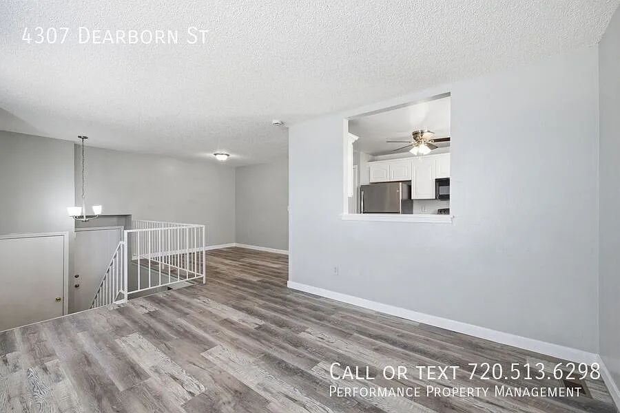 Spacious 4-Bedroom Home with Large Yard in Denver — Photo 3