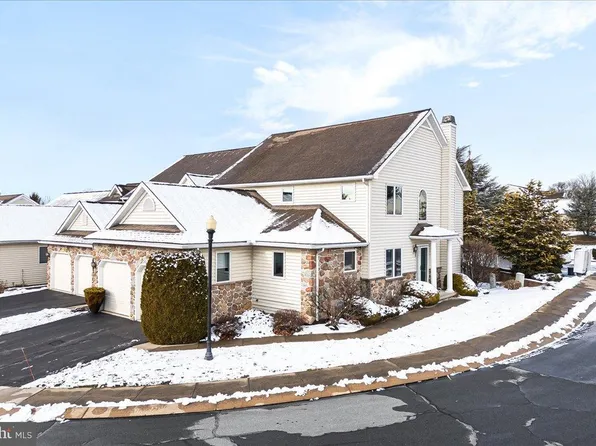 153 Fountain Dr, York, PA 17402