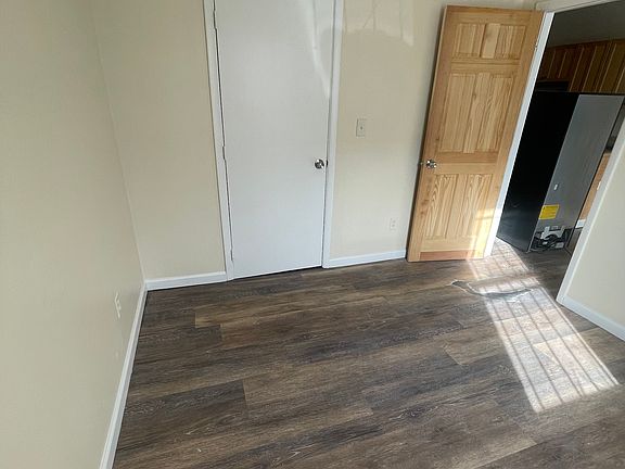 3rd image of 1804 Barnum Ave #8
