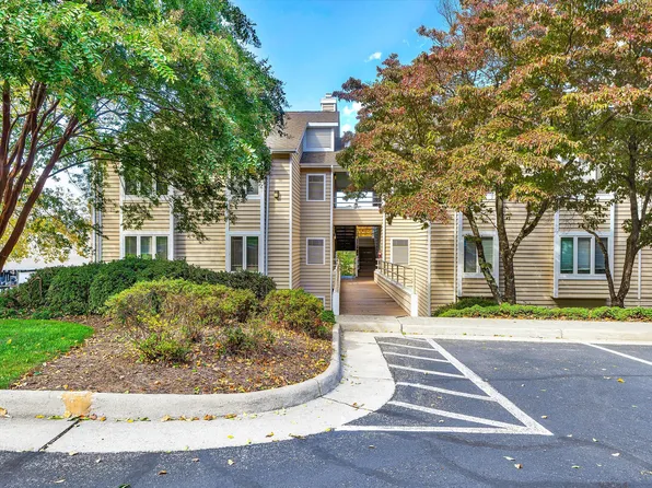 410 Marina Bay Dr #102, Penhook, VA 24137