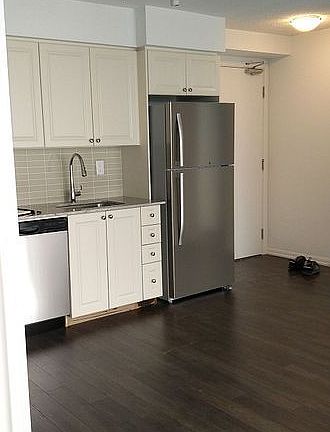 4th image of 830 Lawrence Ave W #917