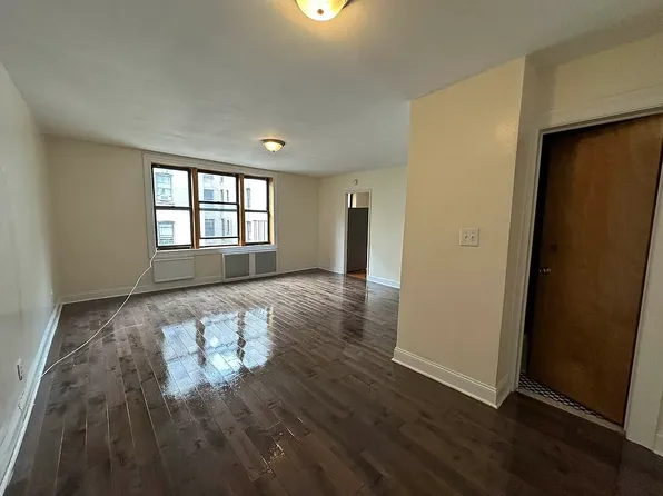 390 East 21st Street image 1 of 7