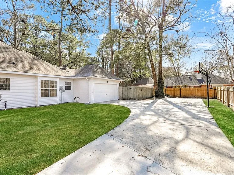 7033 Wynntree Dr — Photo 3