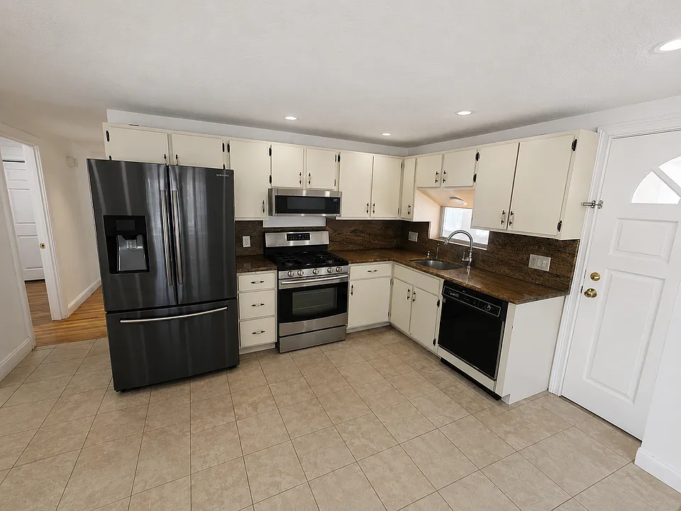 216 Winthrop Ave #2