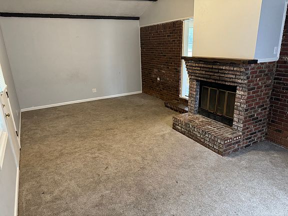 5th image of 236 Leslie Hwy