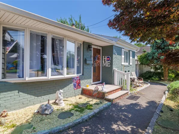 229 Philadelphia Avenue, Massapequa Park, NY 11762