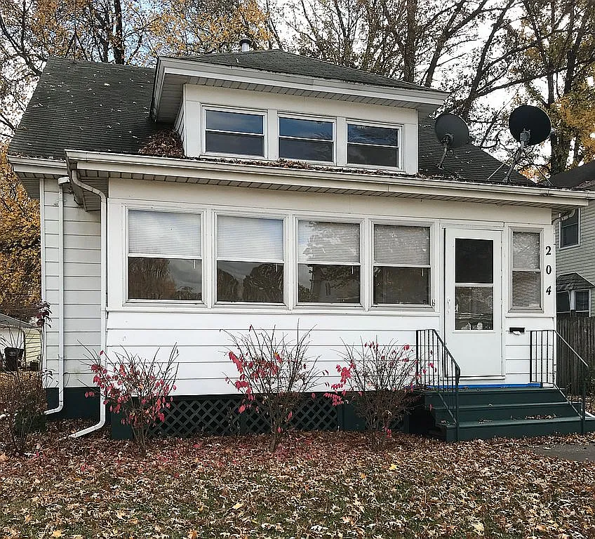 204 E Elm St photo 1