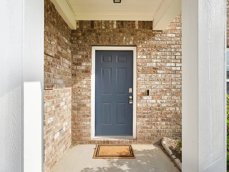 659 Red Oak Ln — Photo 2